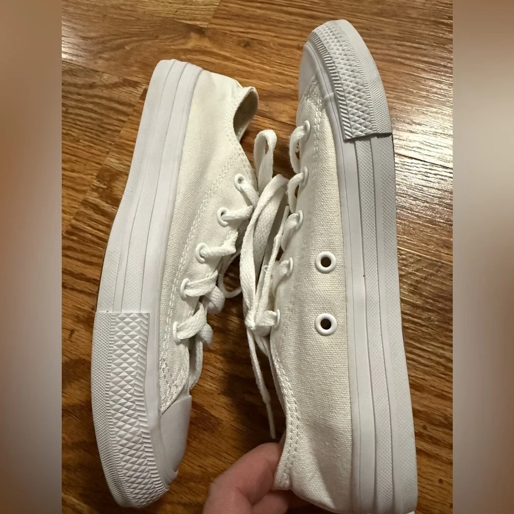 Converse Low Top Canvas Youth Size 2